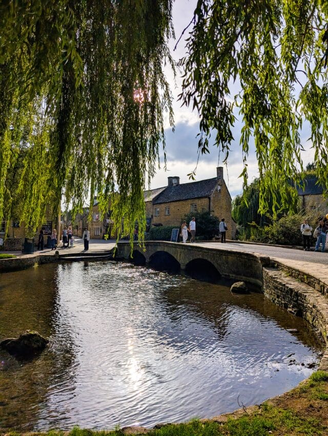 River Windrush and stone buildings in Bourton-on-the-Water