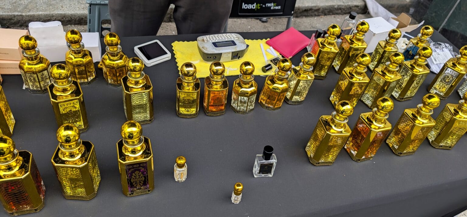 Portobello Road Market in Notting Hill &ndash; photo 4