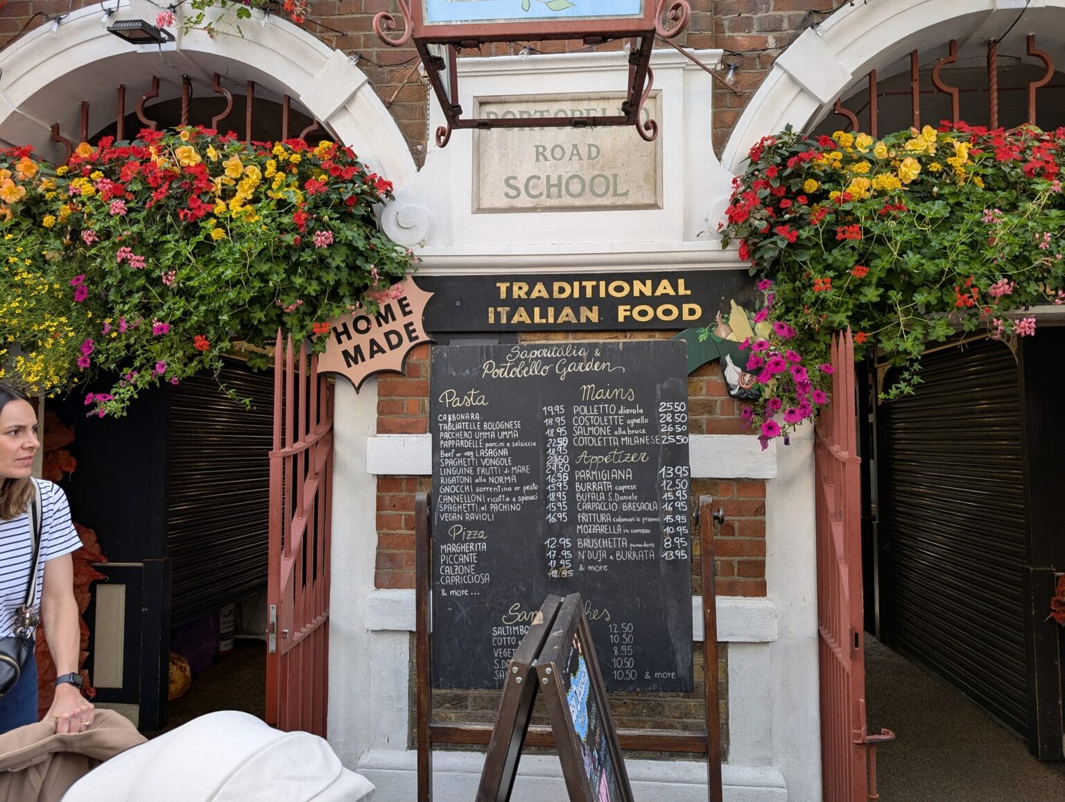 Portobello Road Market in Notting Hill &ndash; photo 20